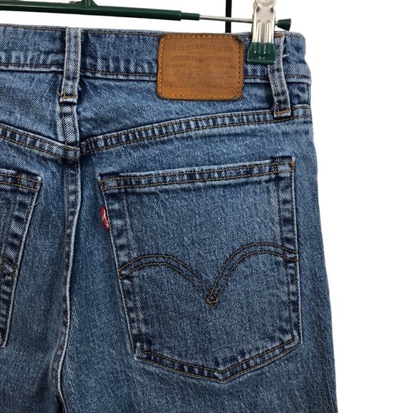 Levi’s Wedgy Straight Leg Distress Light Medium Wash Button Fly Jeans Size 26 - Picture 9 of 10